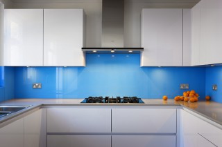 شیشه رنگی بین کابینت -خرید - شیشه رنگی