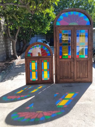 پنجره شیشه رنگی 